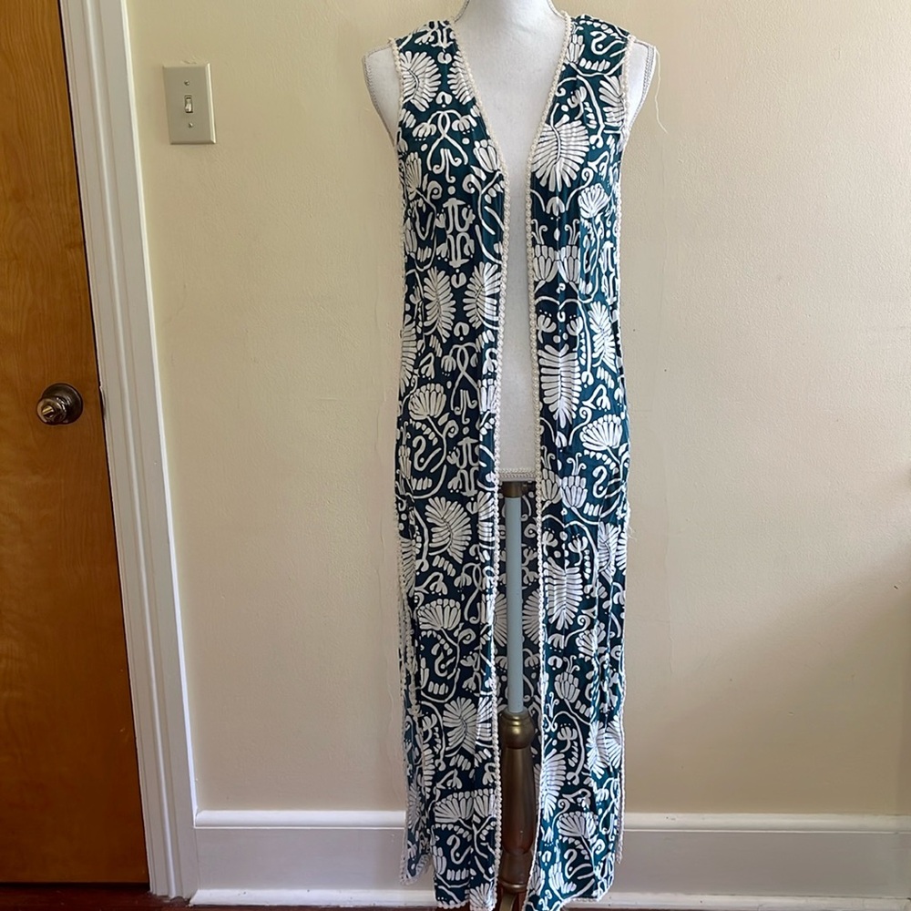 Green and white Duster